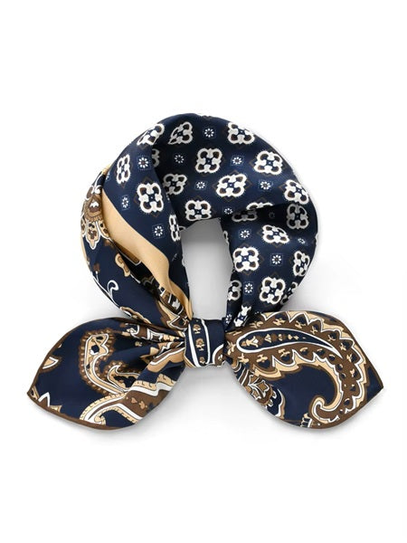 Foulard-Bleu-Marine-motif-paisley-noué