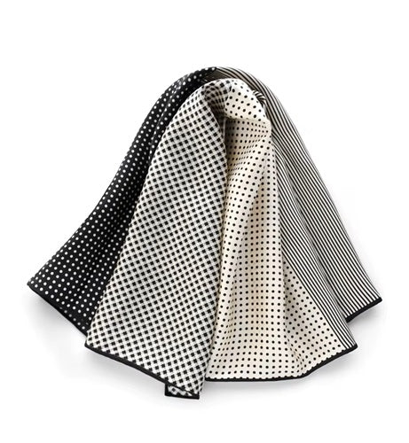 Foulard à Pois Noir et Blanc en Soie – Clémence