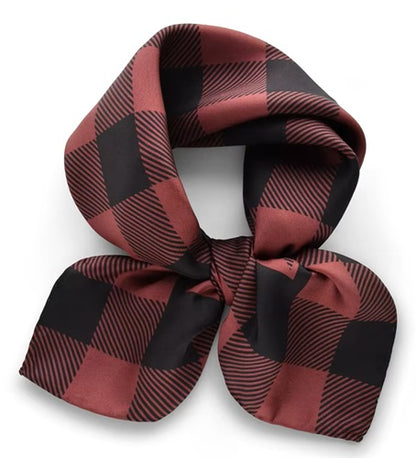 Foulard-Bordeaux-à-Carreaux-noué