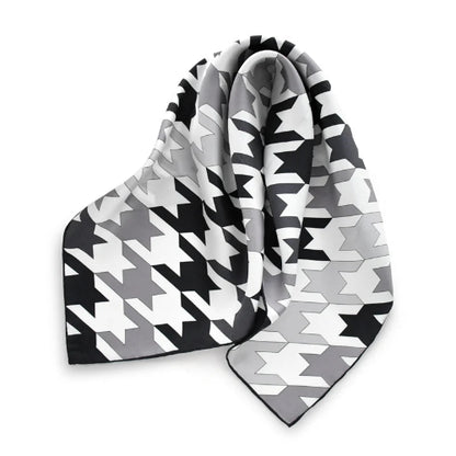 Foulard-Noir-et-Blanc-Geometrique-a-plat