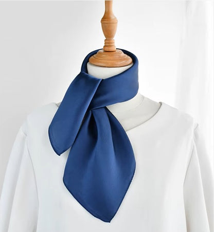 Foulard-Bleu-marine-pour-Femme-en-soie-stylé