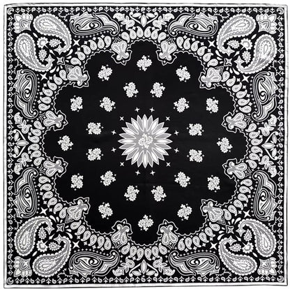 Foulard-noir-et-blanc-motif-cachemire-soie-a-plat