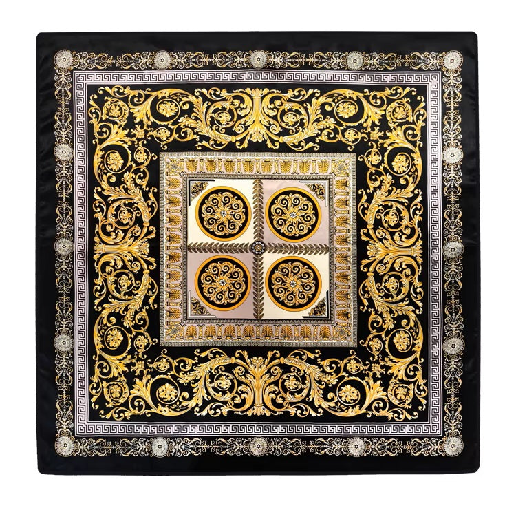 Grand-Foulard-Noir-et-Dore-a-plat