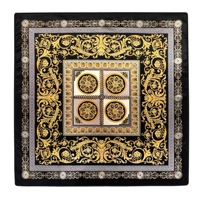 Grand-Foulard-Noir-et-Dore-a-plat